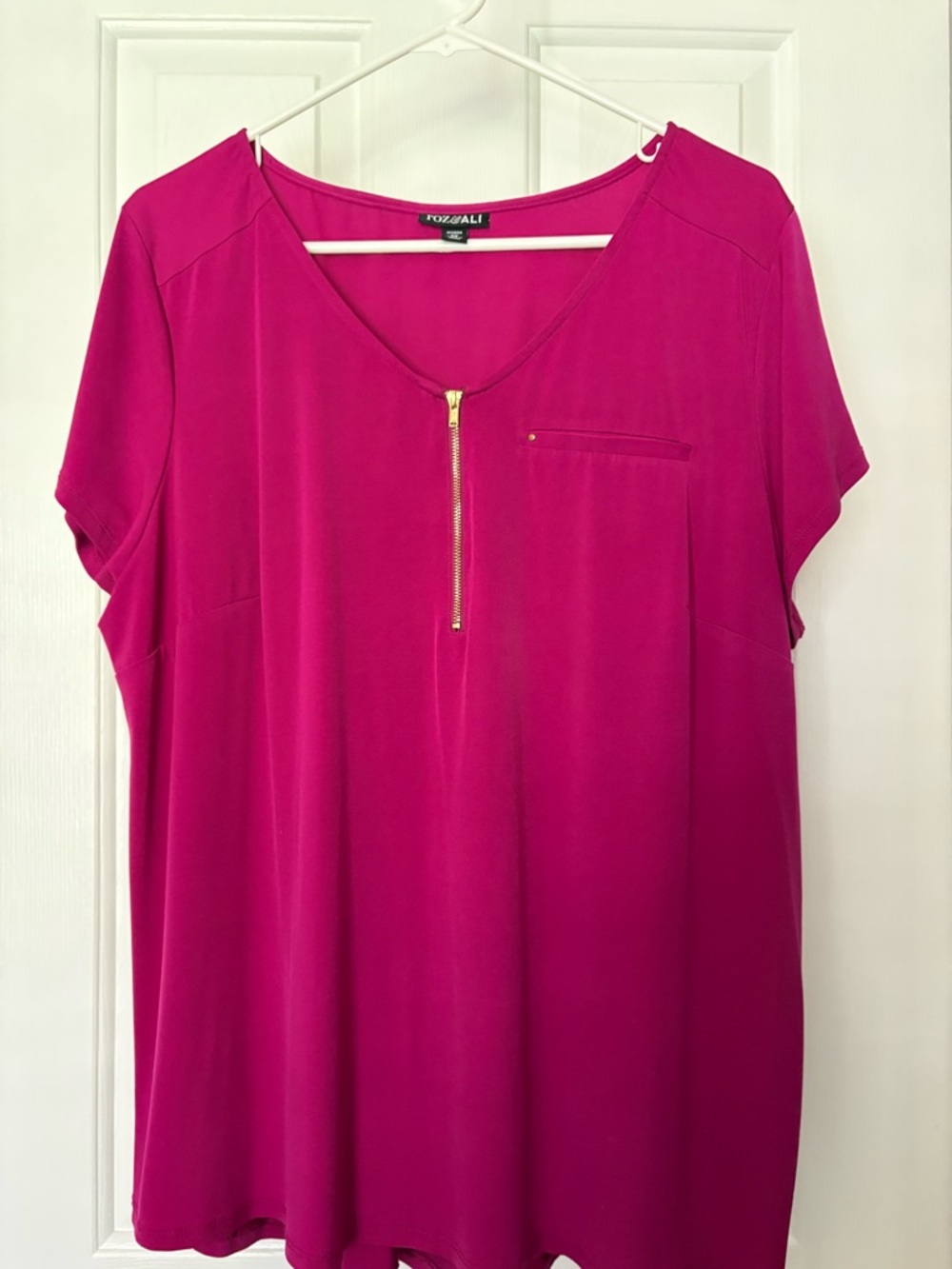 Roz & Ali Women's Fuchsia Short Sleeve V-Neck Top with Gold Zip